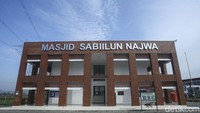 Gimana detikers, tertarik nggak nih singgah di masjid ini?