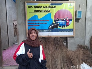 Inspirasi di Balik Kesuksesan Sadariah Ekspor 25 Ton Sapu Lidi ke India