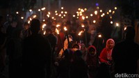 Sebanyak 400-an obor dinyalakan memeriahkan takbir keliling menyambur hari Raya Idul Fitri 1443 H.