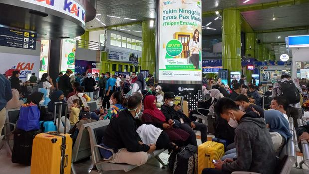 Situasi Stasiun gambir Minggu (1/5/2022) pagi