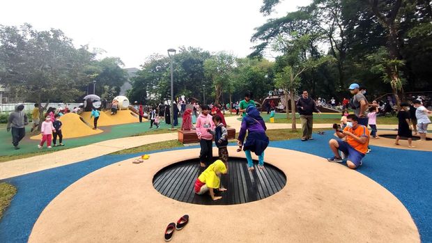 Suasana di Tebet Eco Park pada Minggu, 1 Mei 2022.