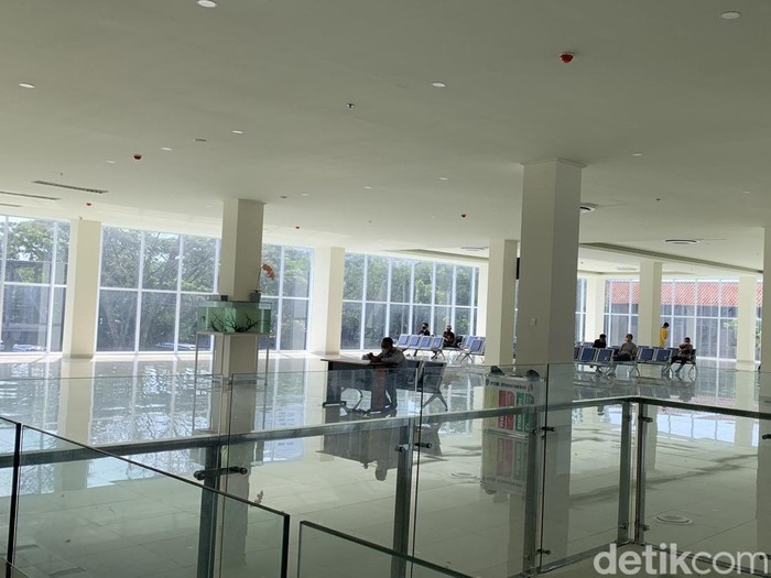 Suasana di Terminal Leuwipanjang yang baru. Bersih dan nyaman seperti di mal.