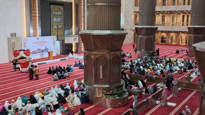 Suasana malam takbiran di Masjid Istiqlal