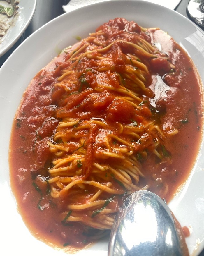 Thalita Latief Saat Ngopi dan Makan Kepiting Thalita Latief Saat Ngopi dan Makan Kepiting