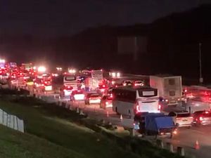 Tol Japek Km 47 Mulai Padat, Polisi Siapkan Contraflow