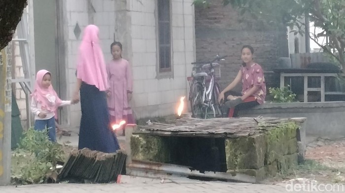 Tradisi menyalakan colok pada malam 29 Ramadan yang masih lestari di Bojonegoro