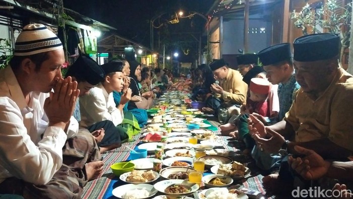 Tradisi sedekah Lebaran Kampung Adat Using Banyuwangi