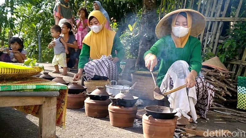Tradisi Serabi Likuran di Pemalang.