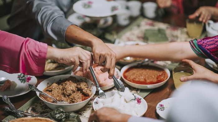 Adab menyuguhkan makanan dan bertamu dalam Islam