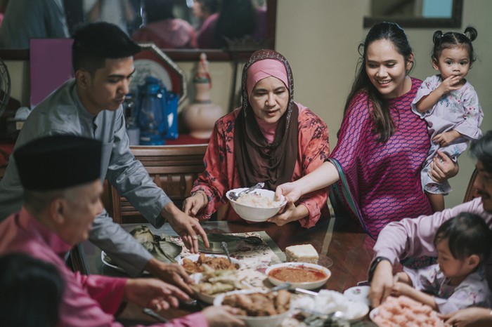 Adab menyuguhkan makanan dan bertamu dalam Islam