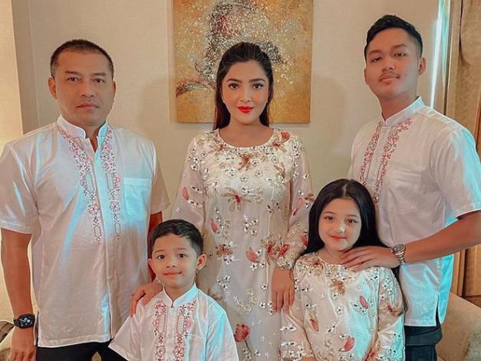 Atta Halilintar, Aurel Hermansyah Seleb rayakan Lebaran di luar negeri