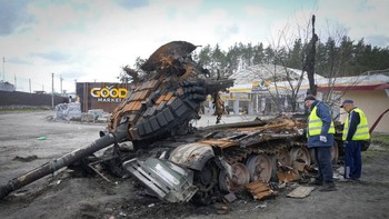 Dalam keterangan terbaru, Menteri Pertahanan Inggris, Ben Wallace, mengklaim bahwa sekitar 15 ribu tentara Rusia terbunuh. Kemudian menurutnya, lebih dari 2.000 kendaraan tempur Rusia dihancurkan atau direbut oleh militer Ukraina. Foto: Associated Press