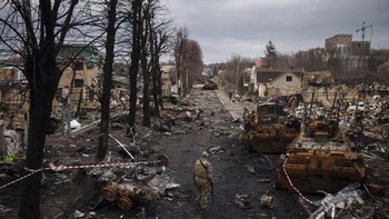 Termasuk setidaknya 530 tank, 530 kendaraan tempur untuk personel dan 560 kendaraan tempur infantri. Rusia juga kehilangan lebih dari 60 helikopter dan jet tempur, kata dia. Foto: Associated Press