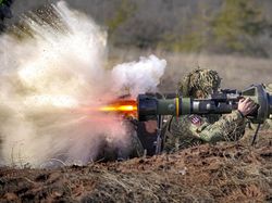 Penampakan Bangkai Tank Rusia Berserakan di Jalanan Ukraina