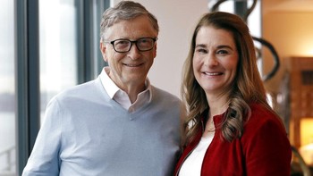 Ini kebersamaan Bill Gates dan Melinda sebelum mereka bercerai. Foto: AP/Elaine Thompson