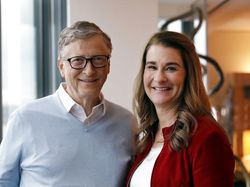 Kemesraan Bill Gates dan Pacarnya yang Kaya dan Dermawan