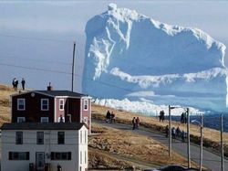Jangan Lihat Kalau Megalophobia! Benda Ini Bikin Manusia Seukuran Semut