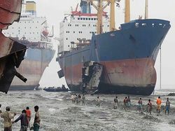 Jangan Lihat Kalau Megalophobia! Benda Ini Bikin Manusia Seukuran Semut