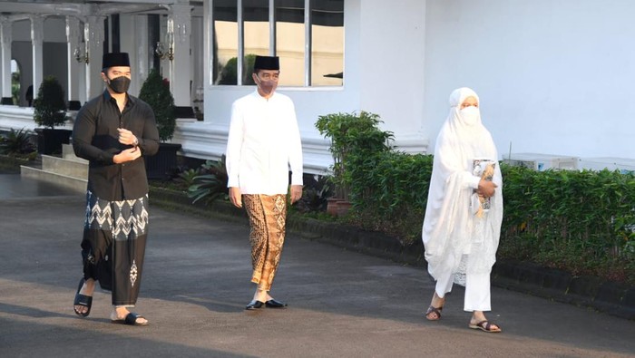 Presiden Joko Widodo (Jokowi) merayakan momen Lebaran tahun ini di Yogyakarta. Jokowi salat Id di Istana Kepresidenan Gedung Agung Yogyakarta.
