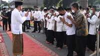 Tampak Jokowi bertemu sapa dengan masyarakat.