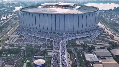 Foto Udara Saat Jemaah Padati JIS untuk Salat Id