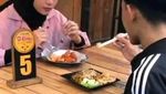 10 Momen Kocak Netizen Makan Bareng Bikin Salfok!