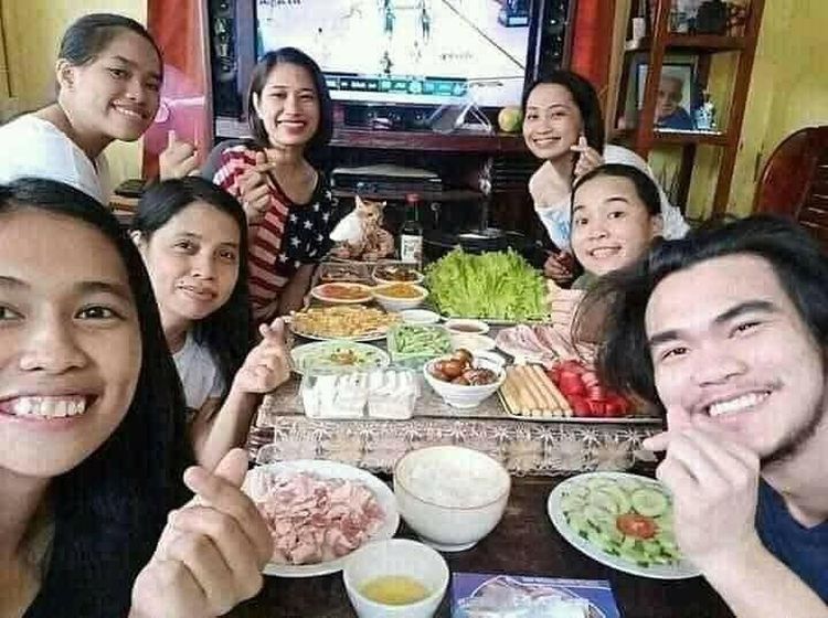 10 Momen Kocak Netizen Makan Bareng Bikin Salfok!