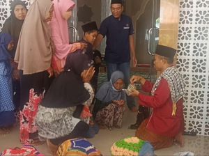 Warga Kampung Sasak Karangasem Nunas Tirta Saat Rayakan Idul Fitri