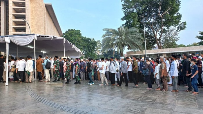 Jemaah memadati Masjid Istiqlal untuk Salat Id
