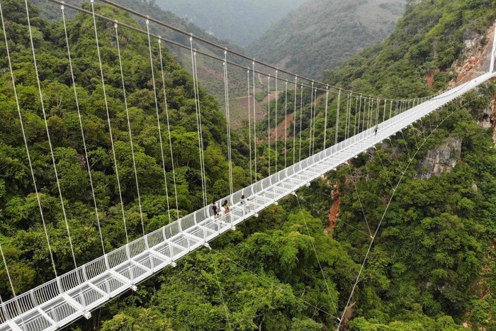 Jembatan kaca terpanjang di dunia di Vietnam