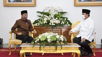 Prabowo dan Jokowi duduk bersebelahan saat silaturahmi berlangsung di Istana Kepresidenan Yogyakarta. (Lukas - Biro Pers Sekretariat Presiden)