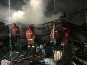 Pasar Kemiri Dekat Stasiun Depok Baru Terbakar, Perjalanan KRL Terhambat