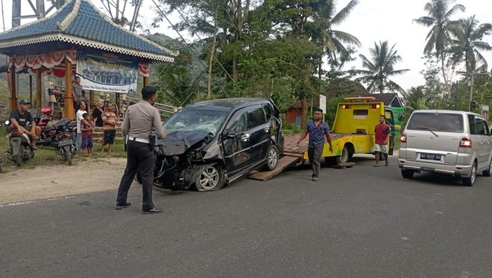Kecelakaan mobil di Pacitan