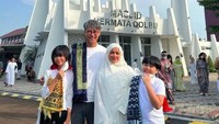 Nirina Zubir dan keluarga. Foto: Instagram