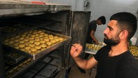 Makanan manis ini merupakan salah satu hidangan utama yang disiapkan untuk perayaan Idul Fitri.