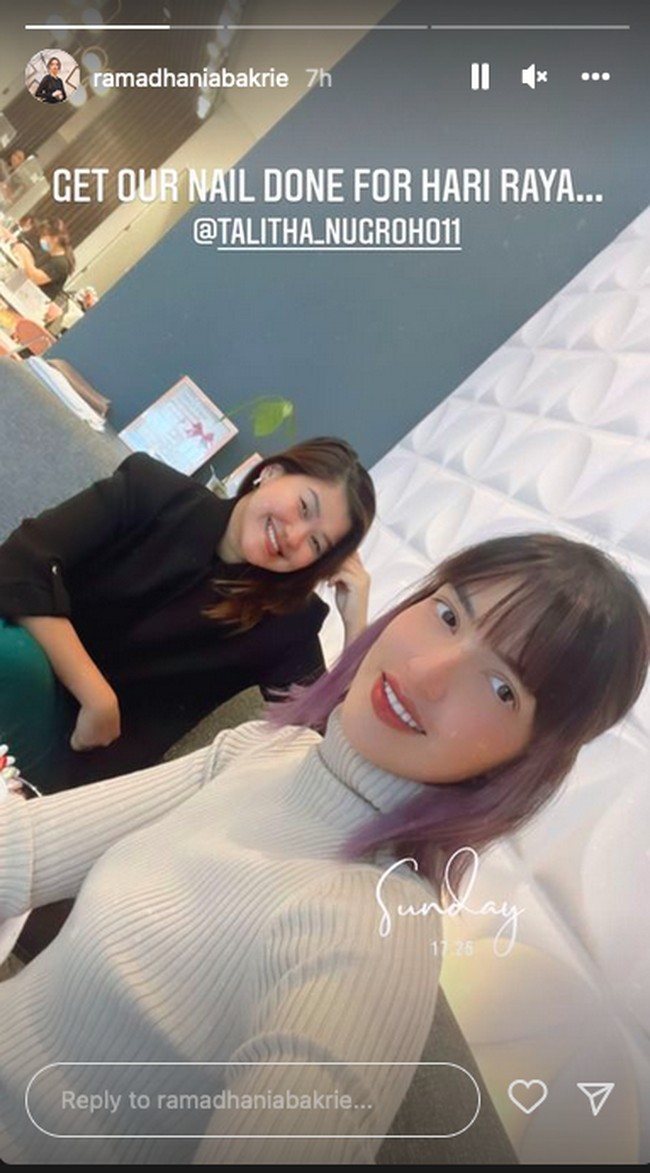 Bersyukur sudah bisa berlibur bersama anak2 dan keluarga setelah melewati sebuah pelajaran besar dalam kehidupan. Terimakasih buat semua yang ga berhenti memberikan support dan doa, tulis Nia Ramadhani di Instagram sebagai keterangan foto. (Foto: Instagram/@ramadhaniabakrie)