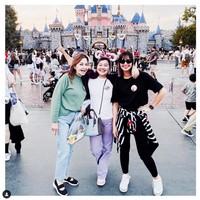 Nia Ramadhani juga mengajak ibunya, Chanty Mercia, untuk berlibur bersama. (Foto: Instagram)