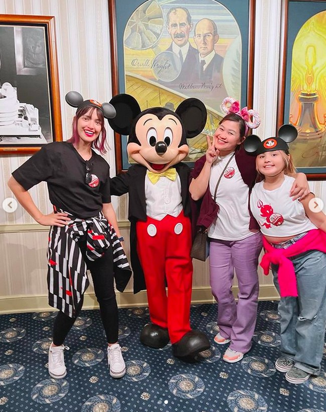 Hal senada diungkapkan Ardie lewat unggahan di Instagram. Terimakasih untuk support dan doa nya yang kami terima yang tidak pernah putus kami rasakan buat semua baik yang selalu berada di sekeliling kami,mau pun yang terus mendoakan dari jauh. Semoga secepatnya bisa berkumpul kembali, tulis pengusaha yang juga putra Aburizal Bakrie itu. (Foto: Instagram/@ramadhaniabakrie)