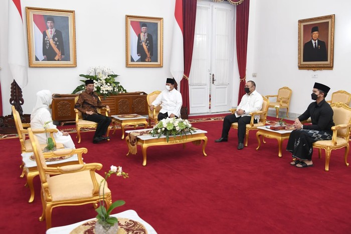 Lukas - Biro Pers Sekretariat Presiden Potret Silaturahmi Keluarga Jokowi dan Prabowo Ditemani Didit