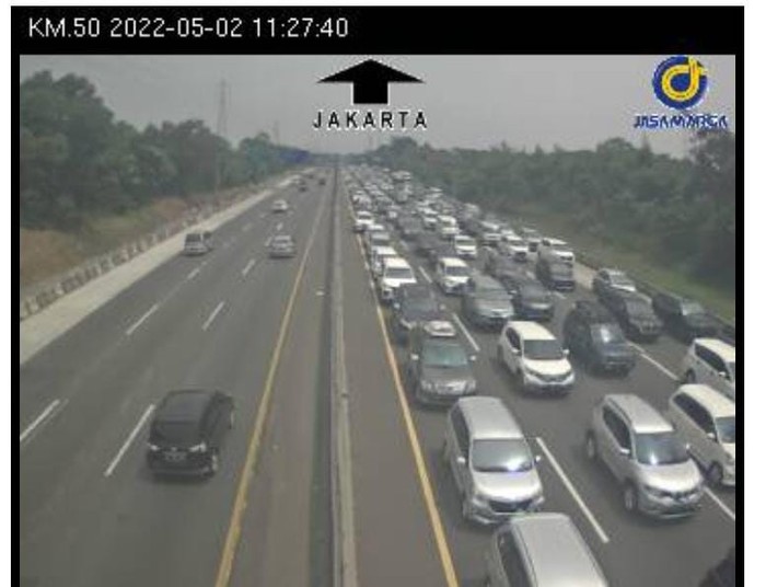 Macet di Tol Jakarta arah Cikampek di hari pertama Lebaran (dok. Aplikasi Travoy)