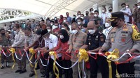 Melihat potensi alam yang melimpah di kampung halamannya, Sadariah kemudian mendirikan perusahaan bernama CV Coco Mandar Indonesia. Perusahaan ini bergerak di bidang hasil bumi, khususnya turunan kelapa. Hasil bumi tersebut dipromosikan melalui website bernama cocomandar.com.