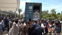 Awalnya, Sadariah tidak terpikir mempromosikan sapu lidi melalui cocomandar.com miliknya. Hingga akhirnya beberapa bulan kemudian, seorang buyer (pembeli) yang mengaku berasal dari India, menghubungi dan menawarkan kerja sama.