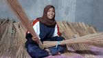 Mantul! Mahasiswi di Sulbar Sukses Ekspor Sapu Lidi ke India