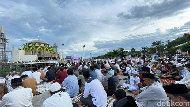 Masjid Terapung BJ Habibie Parepare mulai difungsikan untuk salat Idulfitri 1443 Hijriah. (Muhclis Abduh/detikSulsel)