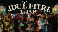 Warga antusias menyaksikan Festival Tabuh Bedug Malam Takbiran di Jakarta International Stadium (JIS).