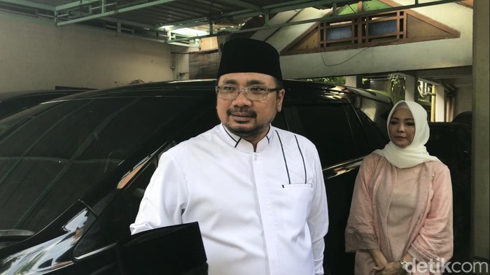 Menag Yaqut Cholil dan istri saat ditemui di Leteh, Rembang.