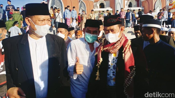 Menteri Pertanian Syahrul Yasin Limpo (SYL) melaksanakan salat Id di Masjid 99 Kubah, Makassar.