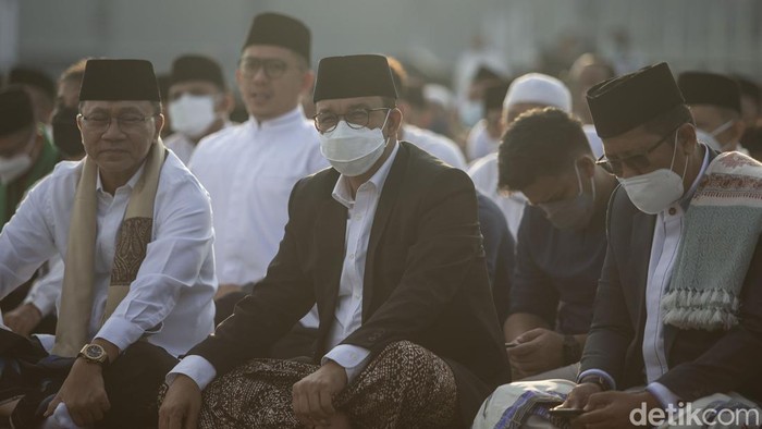 Ribuan jamaah berkumpul di Jakarta International Stadium, Jakarta, Senin (2/5/2022). Usai rampung beberapa waktu lalu stadion JIS kini juga digunakan untuk melaksanakan salat Ied.
