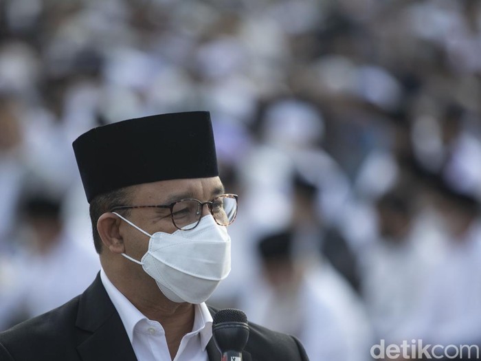 Ribuan jamaah berkumpul di Jakarta International Stadium, Jakarta, Senin (2/5/2022). Usai rampung beberapa waktu lalu stadion JIS kini juga digunakan untuk melaksanakan salat Ied.