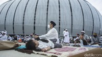 Momen ini merupakan Salat Id perdana di JIS. 